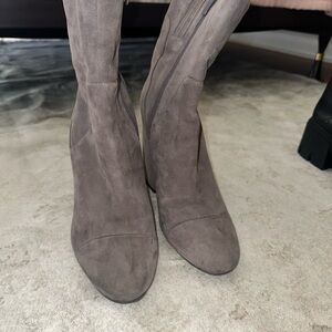 KENDALL + KYLIE Suede Boots in Grey